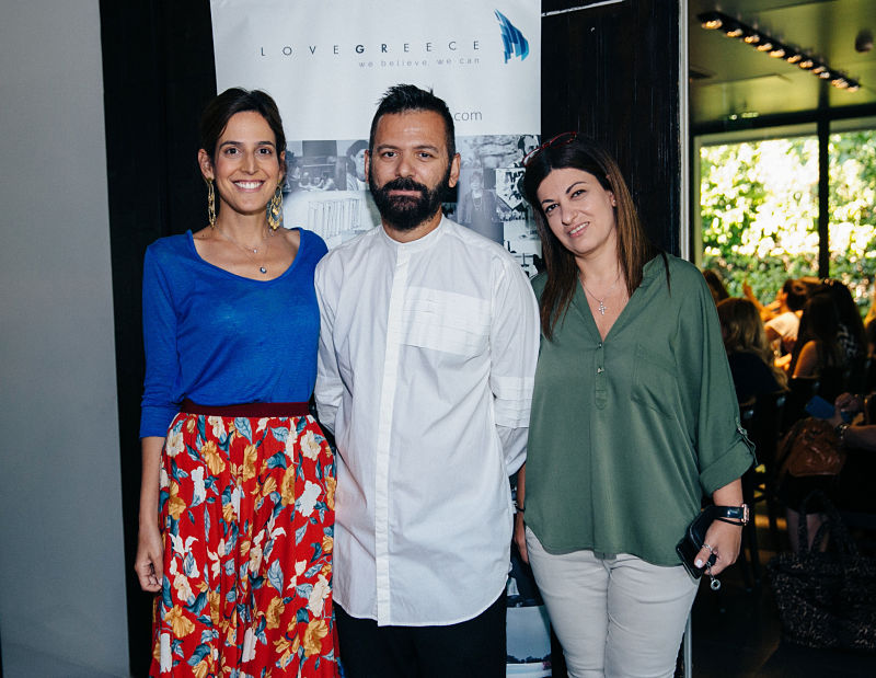 Η Μαρία Παπαθανασίου-Αρώνες, ο Γιώργος Κελέφης και η Κατερίνα Μαμιδάκη, Sales Manager του Life Gallery Athens hotel.