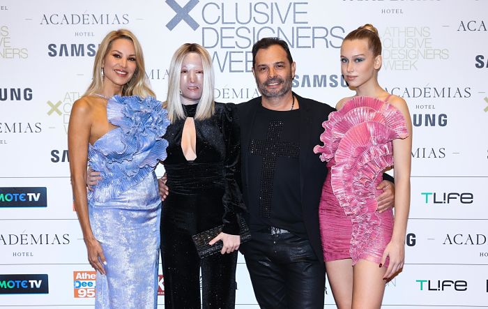 Ο Tassos Mitropoulos με την Ιωάννα Παλιοσπύρου στην πρώτη της εμφάνιση μετά την εκδίκαση της υπόθεσής της, και την Αννίτα Ναθαναήλ και την κόρη της, Τερέζα Χάμπερτ, που περπάτησαν μαζί στο fashion show.