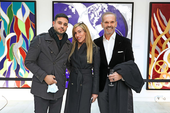 Ο Θάνος Μαρίνης με την σύζυγό του, Σόνια Καζόνι και ο Πέτρος Κωστόπουλος.
